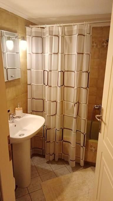 Central Artistic 2-Bedroom Apartment 79Sqm Tripoli Exterior foto